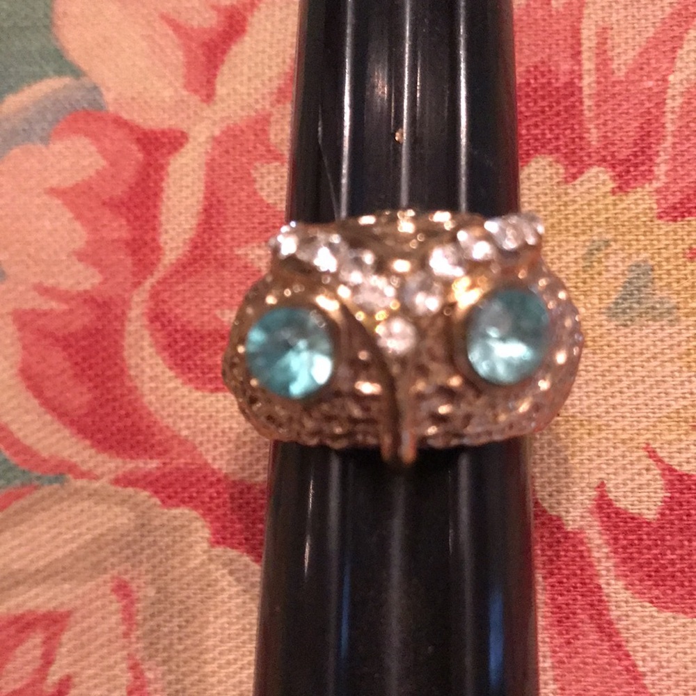 Super cute owl fashion ring rhinestones, blue eyes!
